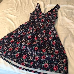 Spring LC dress with Back Cutout
